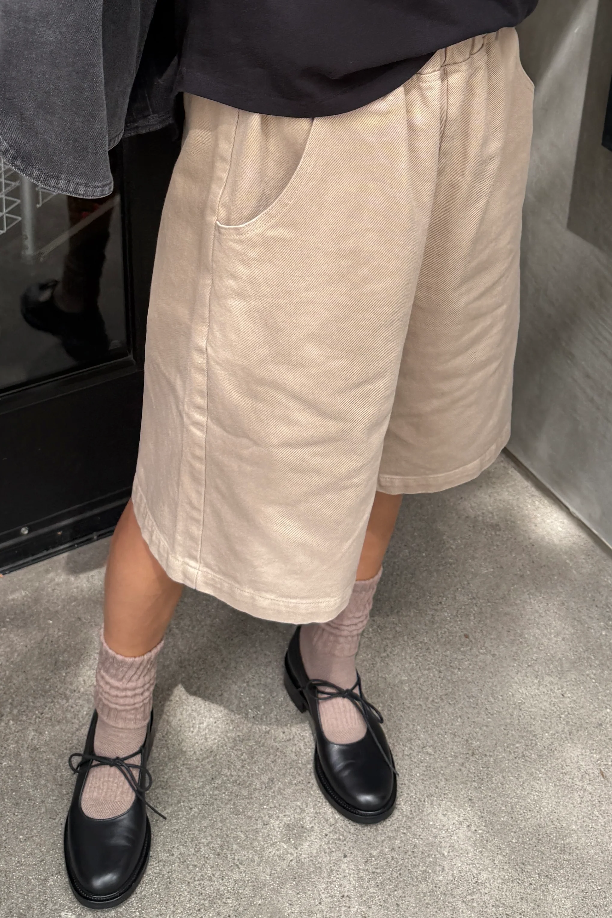 Liam Bermuda Shorts - Taupe - Image 4
